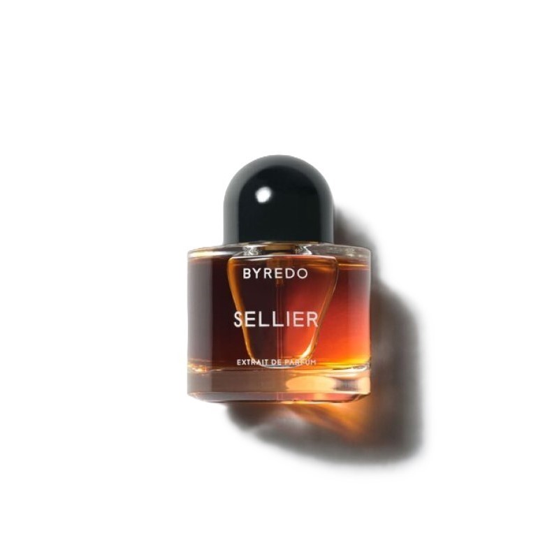 Sellier - extrait de parfum - Byredo (50 ml) Un parfum cuiré, intense et fougueux Sellier - extrait de parfum - Byredo (50 ml) Un parfum cuiré, intense et fougueux